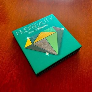 Huda Beauty Emerald Obsessions Palette